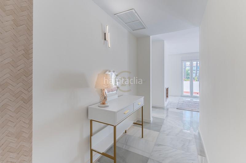 Foto 8a2ad1d6-32f5-4acc-b5b0-a5e8d39c4206. Casa aparellada a calle las malvas 8 a Nueva Andalucía centro Marbella