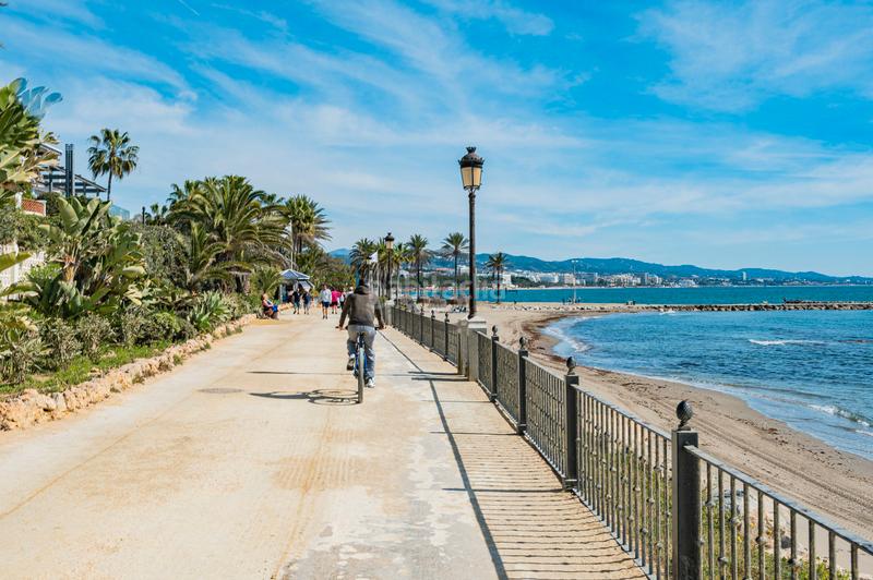 Foto 93e88289-5ad4-49e0-bb37-3156ff7f3988. Casa aparellada a calle las malvas 8 a Nueva Andalucía centro Marbella