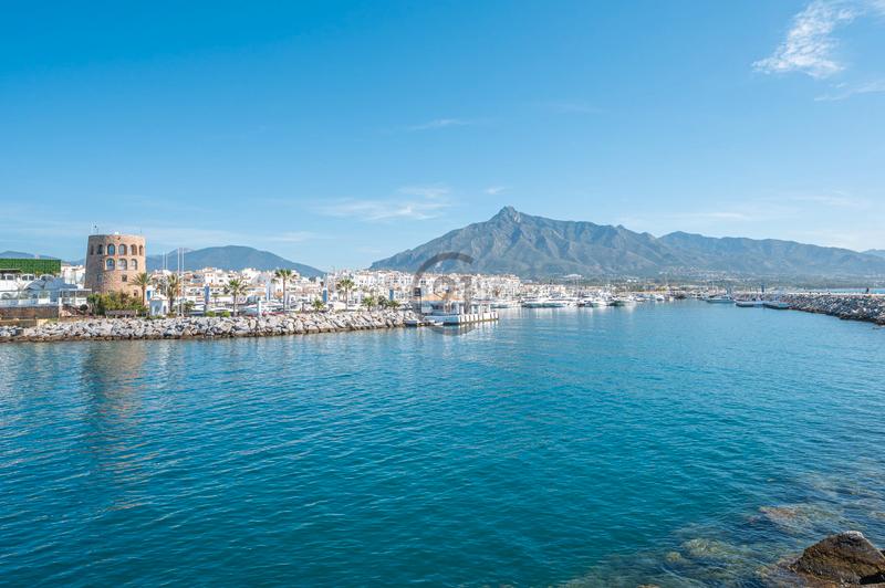 Foto b336f5e6-3e03-4db6-8273-aff1e7cf4f0f. Casa aparellada a calle las malvas 8 a Nueva Andalucía centro Marbella