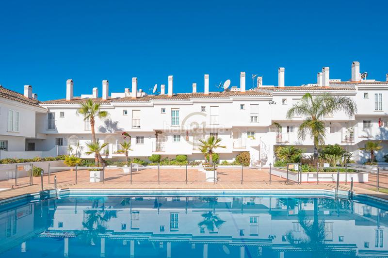 Foto 2575c93b-4a50-4f37-8342-2f9b2cbc0949. Casa bifamiliare in calle las malvas 8 in Nueva Andalucía centro Marbella