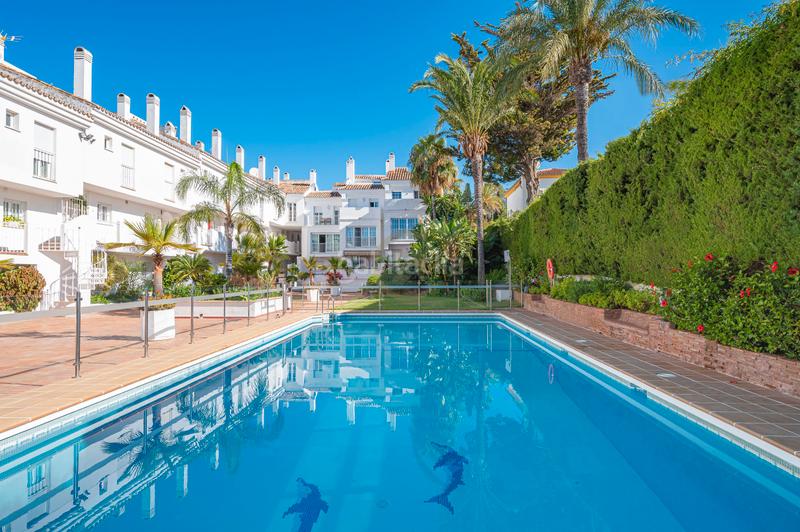 Foto 9cdfeab9-1778-46ef-8402-a92515e6c8e2. Casa bifamiliare in calle las malvas 8 in Nueva Andalucía centro Marbella