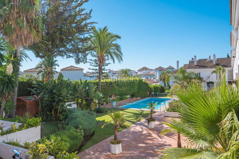 Foto e4fa9adc-02fd-4cd7-b429-9eea89b78fe3. Casa bifamiliare in calle las malvas 8 in Nueva Andalucía centro Marbella