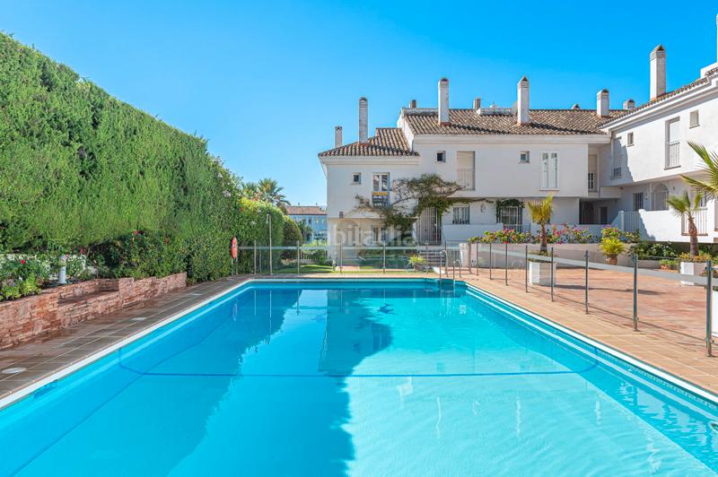 Foto eb177023-1134-4ffb-ba9d-22eb422da1aa. Casa bifamiliare in calle las malvas 8 in Nueva Andalucía centro Marbella