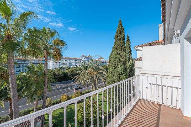 Foto d6975fe1-a666-473d-a4be-e2238075fff6. Casa pareada en calle las malvas 8 en Nueva Andalucía centro Marbella