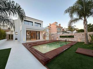Chalet à Avenida playa del sol 18