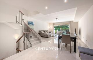 Casa adossada en Calle sirio 18. Chalet adosado en venta en nueva andalucia, marbella.