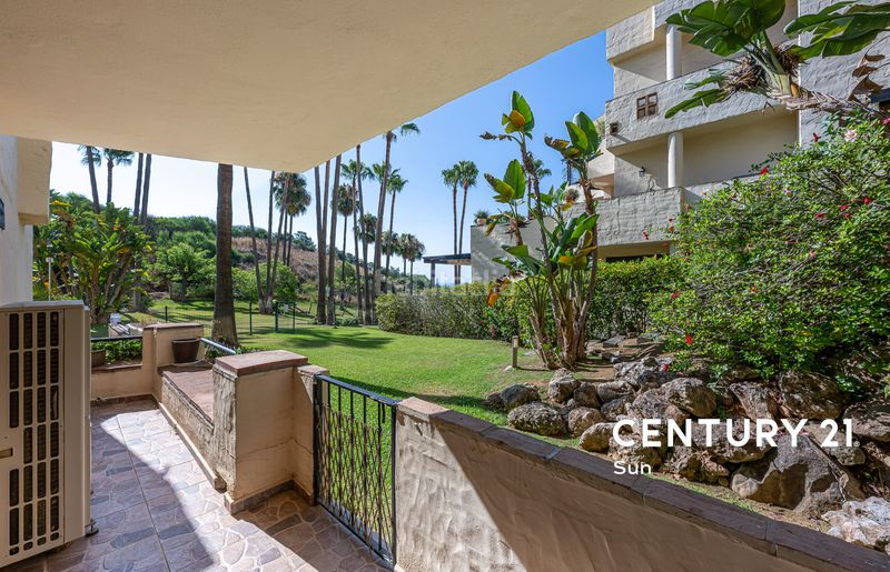 Foto 31b879da-aebd-4691-b32e-89d62b933d20. Apartament amb aparcament piscina a lomas de Marbella club Marbella