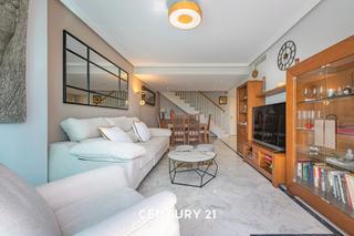 Attico en Avenida reina doa sofia 16. Atico-dplex, con vistas al mar en bahia de marbella!