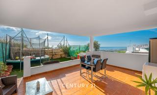 Piso en Urbanizacion doña julia 8. Casa en venta en casares con vistas al mar y potencial de invers