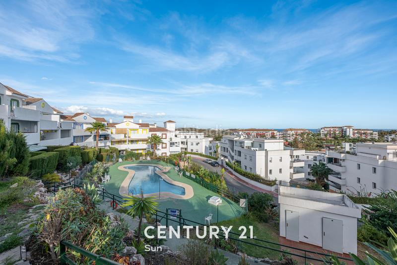 Foto 132cb450-23d7-4743-849d-8e1de225e462. Piso en calle diamante 29 apartamento con jardín privado en riviera del golf! en Mijas