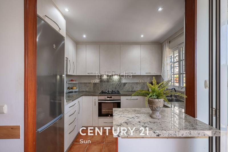 Foto 3fe06b49-eaeb-4892-9623-4b1fa2bbd4bc. Pis a calle los jazmines 180b a Nueva Andalucía centro Marbella