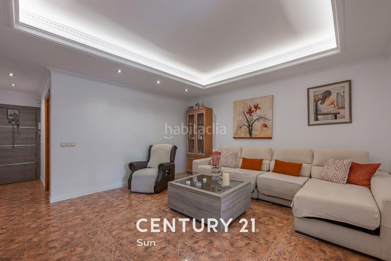 Foto 5a0cfef8-f282-4f5a-8b4f-0cad5320928e. Pis a calle los jazmines 180b a Nueva Andalucía centro Marbella