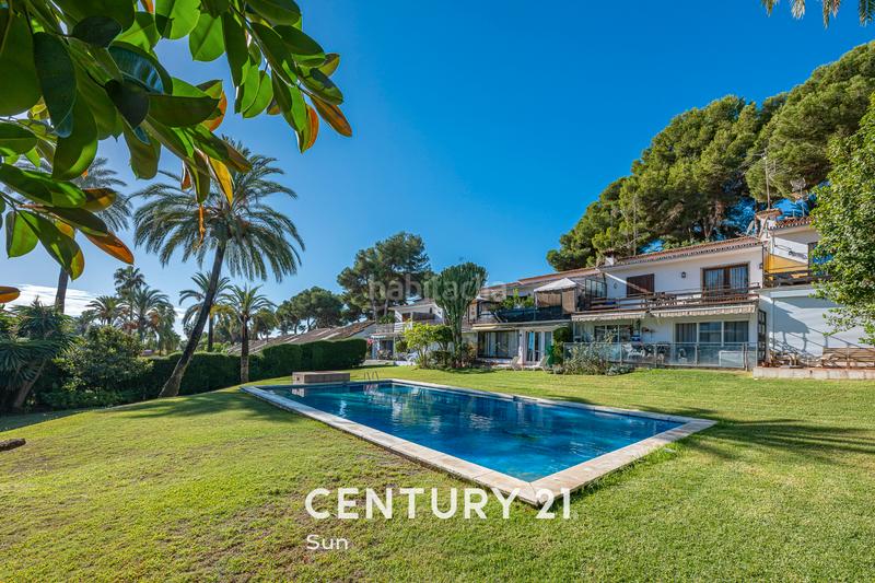 Foto c83ba039-f18a-41b6-9526-2a50ec47501c. Pis a calle los jazmines 180b a Nueva Andalucía centro Marbella