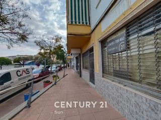 Local Comercial en Calle Fuerzas Armadas 2