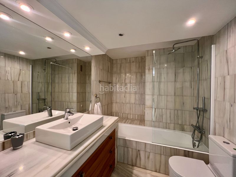 Foto 5a02a165-880b-43fa-9fb6-86670608d074. Apartament amb aparcament piscina a Bel - Air Estepona