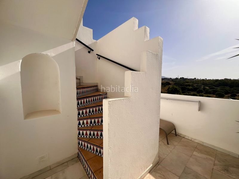 Foto d4eb05f6-806c-4f0b-9bec-e1f5021949e9. Apartament amb aparcament piscina a Bel - Air Estepona