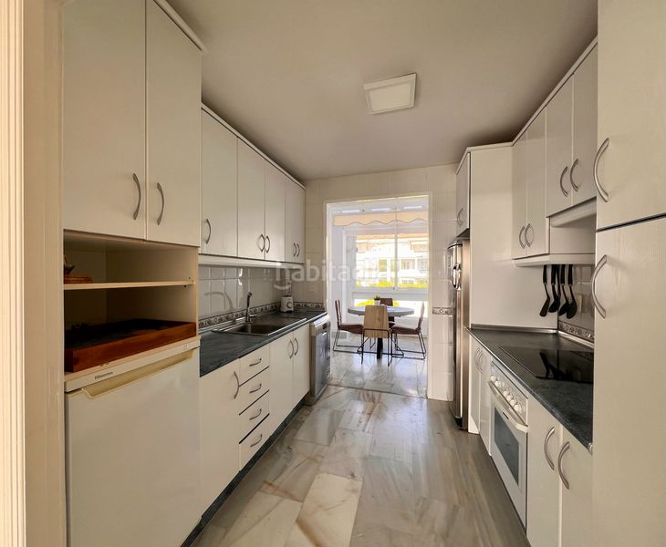Foto e5b7ad23-a1dd-454c-9cc7-e985aaed9c8b. Apartament amb aparcament piscina a Bel - Air Estepona