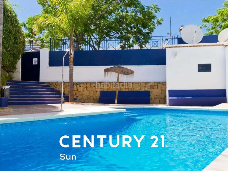 Foto 1834b0fd-f2b9-487d-94b8-da4975a1348a. Casa adossada amb aparcament piscina a San Pedro de Alcántara Pueblo Marbella