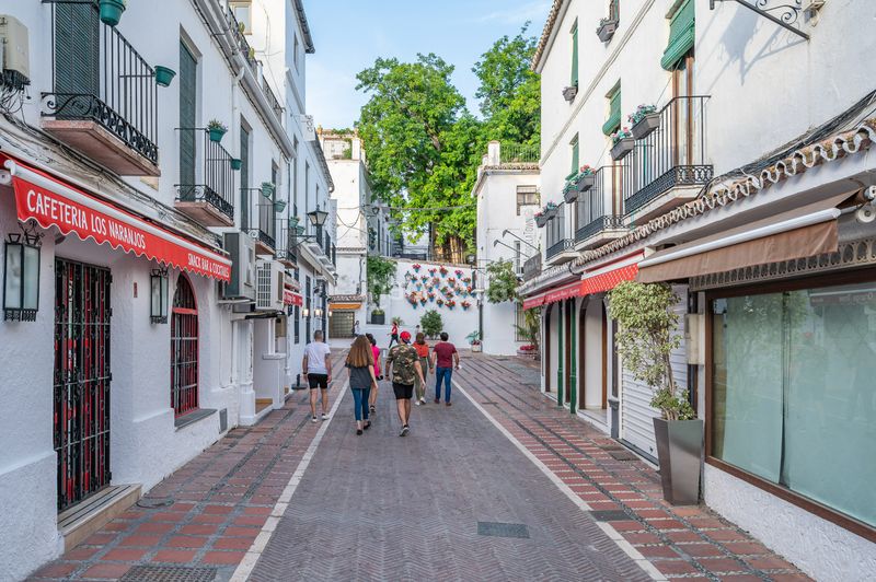 Foto f7e3a733-ec5b-4e23-be76-8de07c00ea43. Pis a calle teba 4 a La Carolina - Guadalpín Marbella