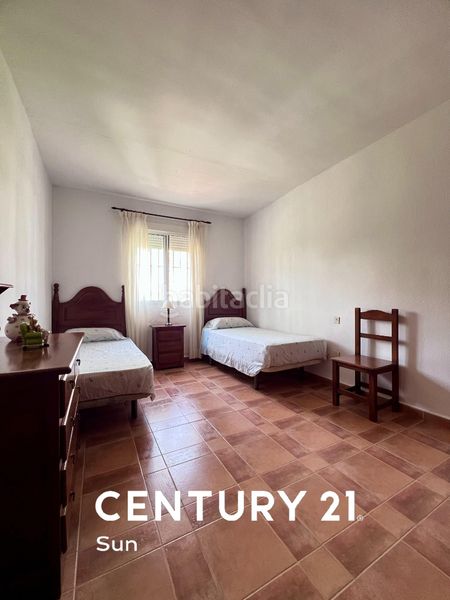 Foto 08caa3a1-fa2c-4f11-bf2d-5760b81e0441. Casa pareada en avenida de bel-air 15 chalet adosado bel-air en Estepona
