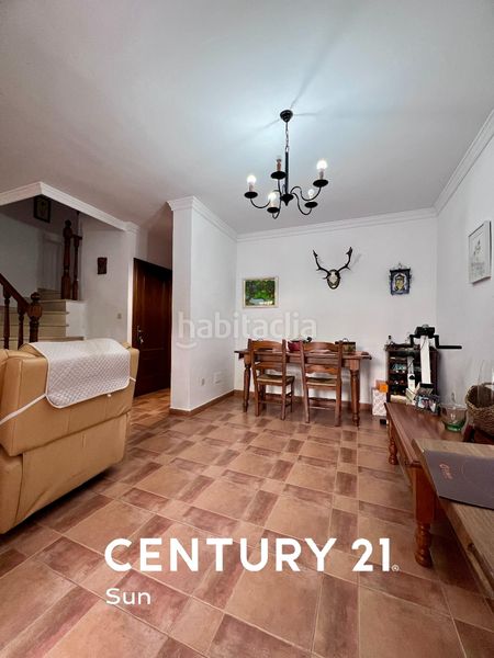 Foto 27592000-8a96-45e8-9052-9ce2b2dff42c. Casa pareada en avenida de bel-air 15 chalet adosado bel-air en Estepona