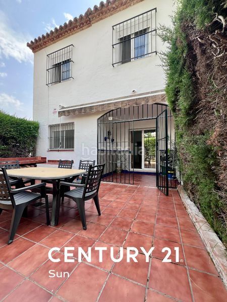 Foto 4aa696dd-9da4-40bd-9d6c-56261492f693. Casa pareada en avenida de bel-air 15 chalet adosado bel-air en Estepona