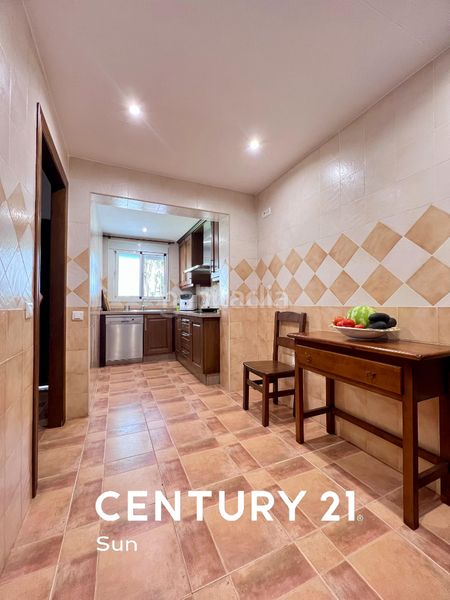 Foto a754632d-b63d-4cdb-b0d2-a779066fc7b3. Casa pareada en avenida de bel-air 15 chalet adosado bel-air en Estepona