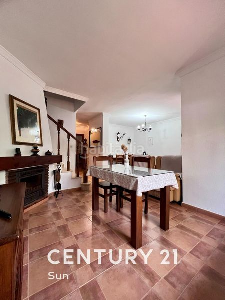 Foto cad5df50-9d87-4d97-99b9-0a43570589fc. Casa pareada en avenida de bel-air 15 chalet adosado bel-air en Estepona