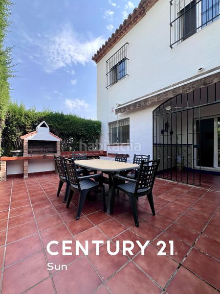 Foto ee39ac22-6097-4684-8ef2-e71005cf6f3f. Casa pareada en avenida de bel-air 15 chalet adosado bel-air en Estepona