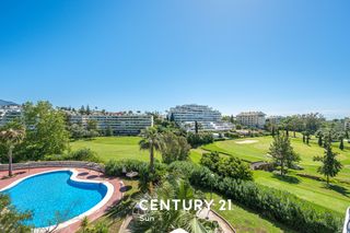 Piccolo appartamento in Calle 18 a 18b. 135 m² · 2 dormitorios · 2 baños · garaje · 6 piscinas · campos