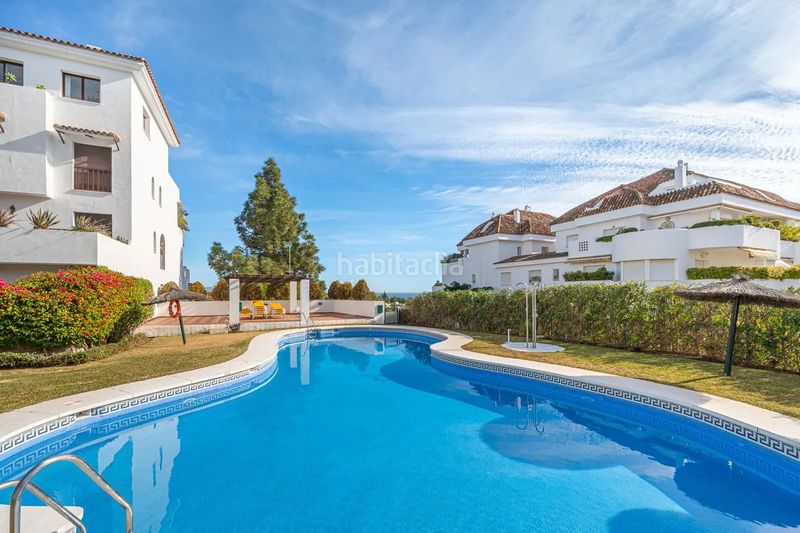 Foto 202495fd-4f3f-41ca-a10a-67ca462c86c2. Apartament amb calefacció aparcament piscina a lomas de Marbella club Marbella
