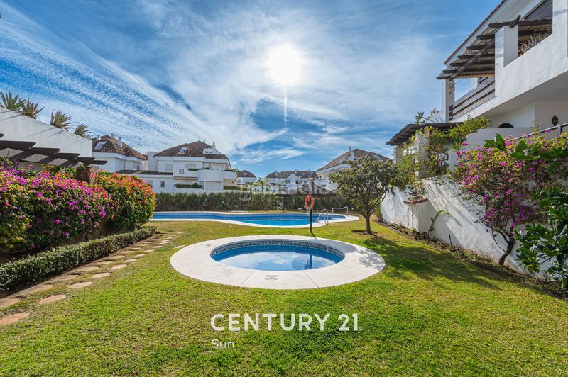 Foto 3dcafcea-adcd-4136-9a7a-3c7ef20771ed. Apartament amb calefacció aparcament piscina a lomas de Marbella club Marbella