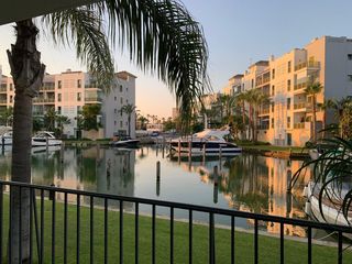 Duplex à Avenida de la marina 56. Dúplex con atraque privado de 12 m frente a la vivienda en isla