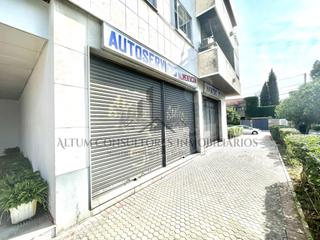 Local commercial à Calle pino de santa clara 2. Dos locales casi al precio de uno con multitud de posibilidades