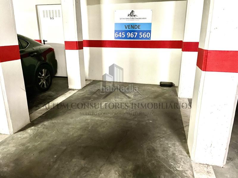 Foto 2d0ee942-f3fd-46ef-8e59-3ed3be8c5efe. Parking coche magnifica plaza de garaje en Los Remedios en Sevilla