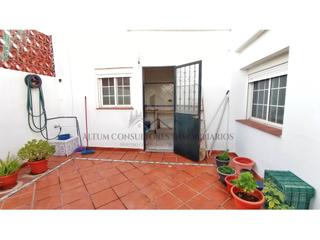 Maison  N/a. Casa en centro de alcala de guadaira. dos viviendas en una. gran