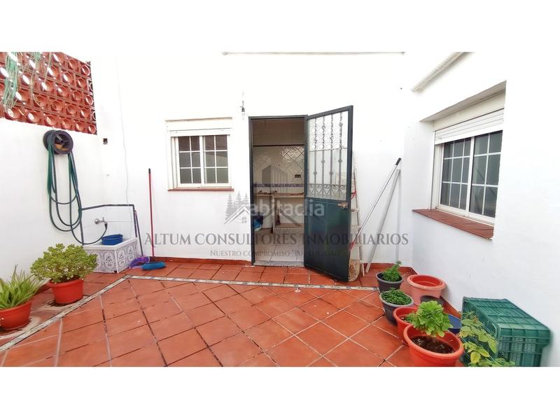 Foto 26b2d8a8-45ee-4f57-b0ec-b78ce715292a. Casa  en Centro de alcala de guadaira. dos viviendas en una. gran patio. 7 habitaciones.especial inversión o como gran vivienda fam en Alcalá de Guadaira