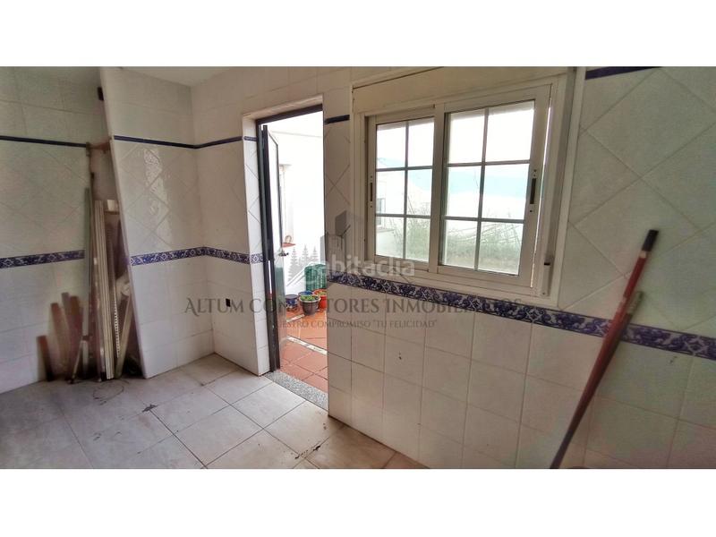 Foto 47287b97-1c0a-44cb-9042-d8eb8a33163c. Casa  en Centro de alcala de guadaira. dos viviendas en una. gran patio. 7 habitaciones.especial inversión o como gran vivienda fam en Alcalá de Guadaira