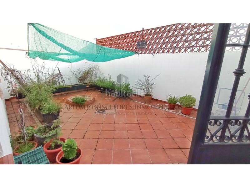 Foto 951bf263-dd13-40f1-8bc6-5c1816be2e31. Casa  en Centro de alcala de guadaira. dos viviendas en una. gran patio. 7 habitaciones.especial inversión o como gran vivienda fam en Alcalá de Guadaira