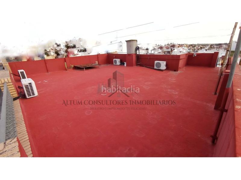 Foto c582a05e-73cd-470f-b0e3-1254cf2b79f9. Casa  en Centro de alcala de guadaira. dos viviendas en una. gran patio. 7 habitaciones.especial inversión o como gran vivienda fam en Alcalá de Guadaira