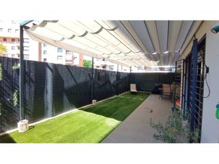 Pis  N/a. Piso en camas 100m2 de patios, 3 habitaciones y 2 baños 2021