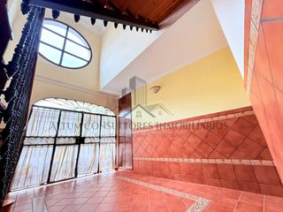 Maison à Centro. Casa para entrar a vivir en primera planta con garaje y gran pat