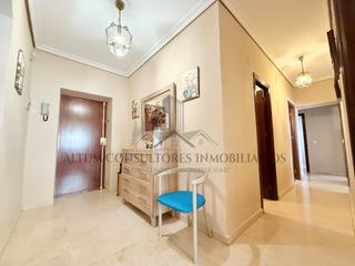 Pis a San Gil. Piso junto basilica macarena 4 habitaciones. 135 m2, esquina, mu