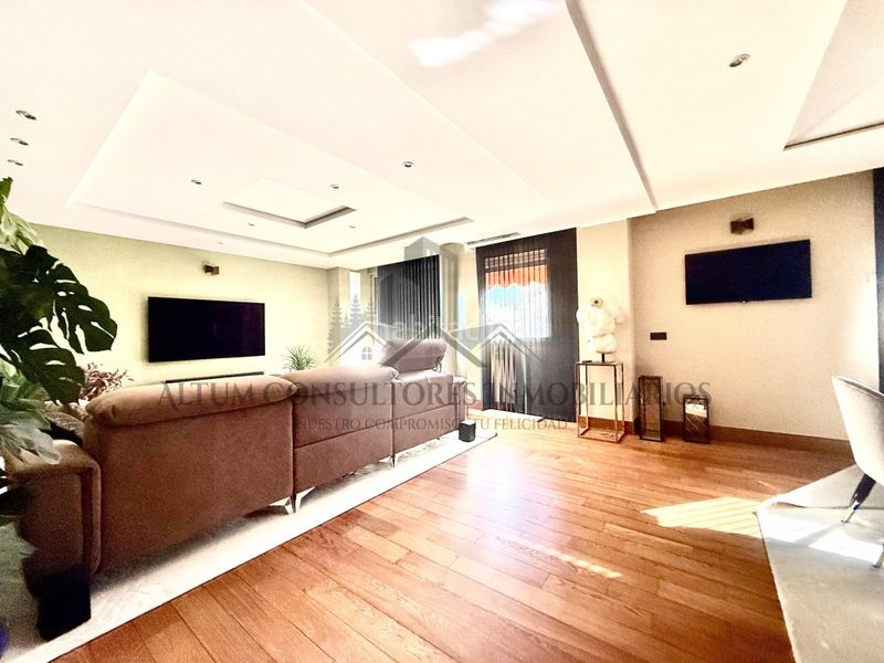 Foto 08c74710-8428-49a3-86b7-27baafea4700. Piso urbanizacion de lujo y un piso impresionante. venga a visitarlo en Sevilla