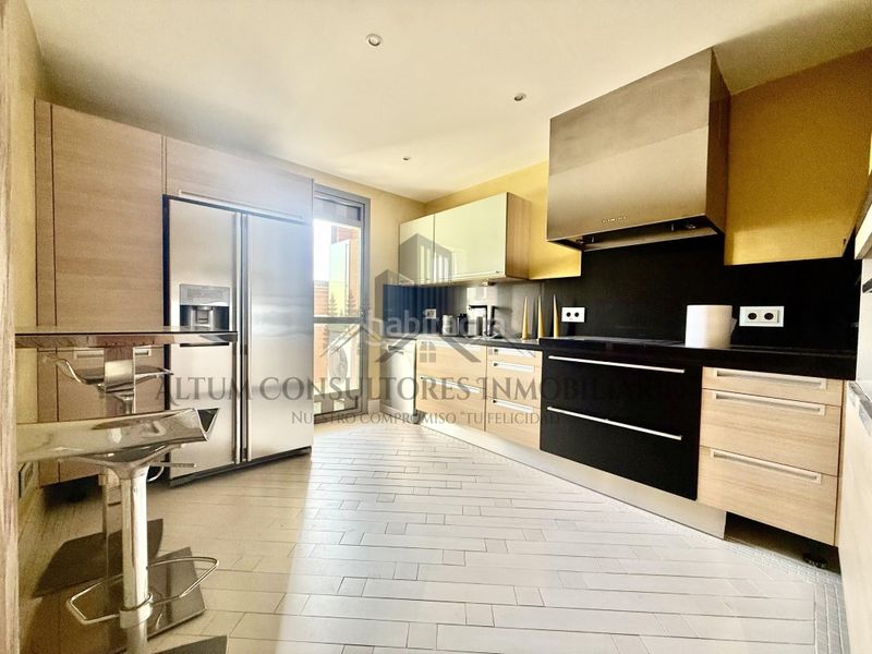 Foto 2b77c523-6294-489f-8884-d7d4b3784ea4. Piso urbanizacion de lujo y un piso impresionante. venga a visitarlo en Sevilla