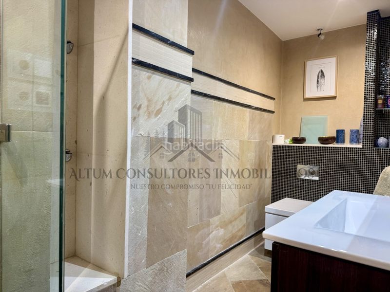 Foto 35277cc1-777c-4ff5-a1f8-3bb2a8601cfc. Piso urbanizacion de lujo y un piso impresionante. venga a visitarlo en Sevilla