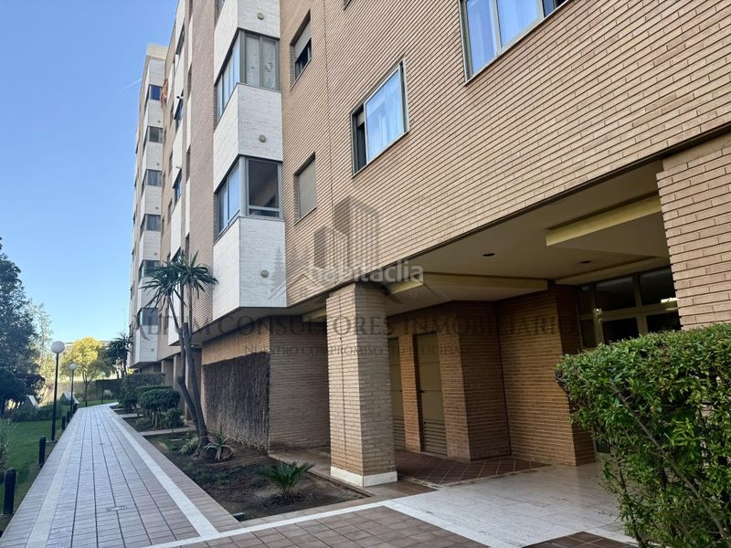 Foto 578c40d4-8967-4615-9a54-4c940a692d40. Piso urbanizacion de lujo y un piso impresionante. venga a visitarlo en Sevilla