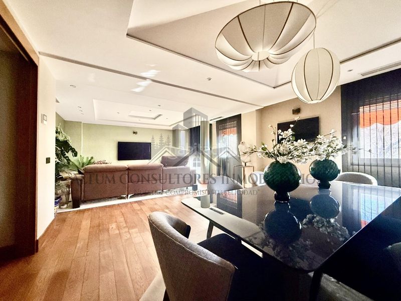 Foto 810c566a-380e-432e-af6f-ec5cdaf9ebc1. Piso urbanizacion de lujo y un piso impresionante. venga a visitarlo en Sevilla