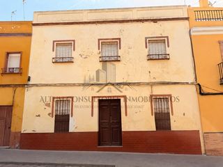 Casa a Centro. Se vende parcela urbana con edificación en estado de derribo jun