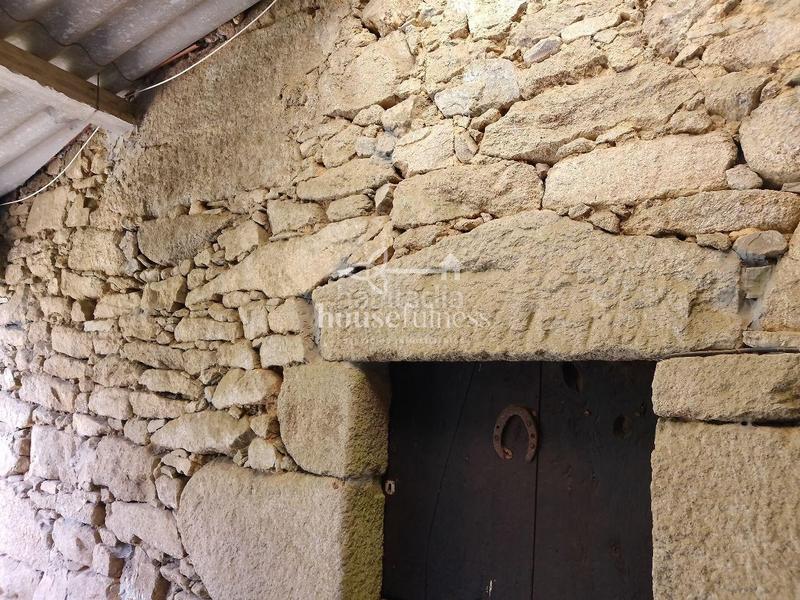 Foto da7a71f4-4dab-465e-bb0b-9fc82ac70910. Masia amb aparcament a Área Rural Ferrol
